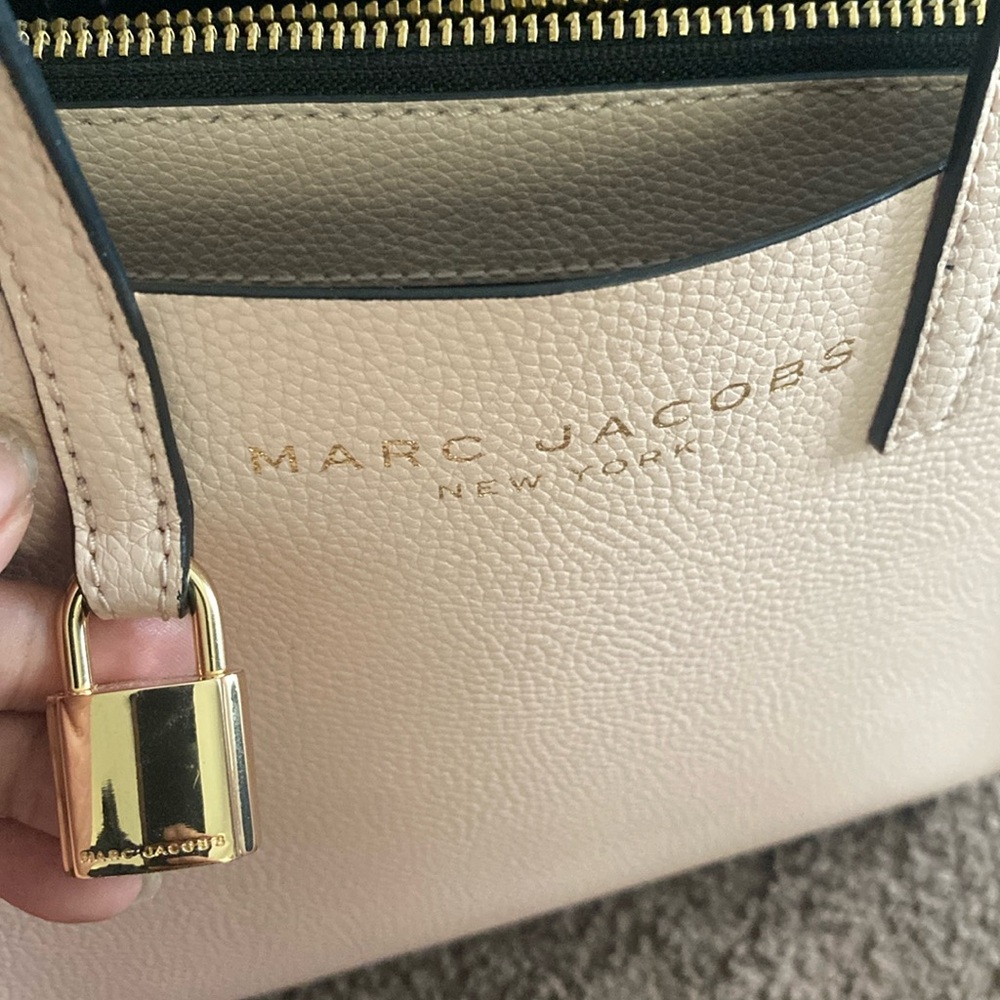 NWT- MARC JACOBS bag with strap and handle - Picture 3 of 11